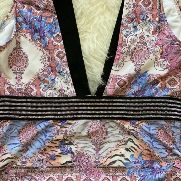 ASOS DESIGN metallic elastic trim swimsuit size 6 - Picture 6 of 8